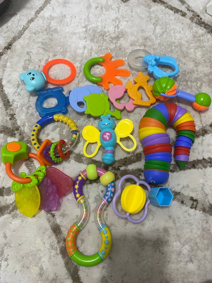 Renkli Bebek Diş Kaşıyıcı ve Çıngırak Seti - Görsel 2