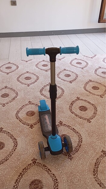 Işıklı scooter