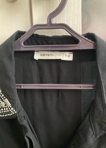 Siyah Yakası Taşlı Kolsuz Kız Çocuk Gömlek - Görsel 2