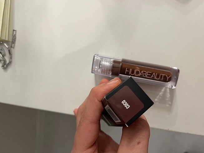 Beden ORIJINAL, HUDA BEAUTY LIPGLOSS, COCO RENGİ