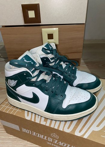 38,5 Beden Jordan Air 1 Mid