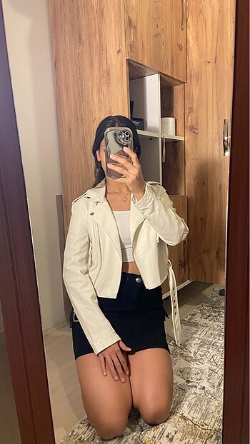 Bershka deri ceket kısa kemerli