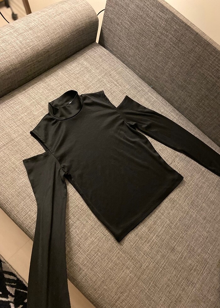 Omuz detaylı  bluz - Görsel 2