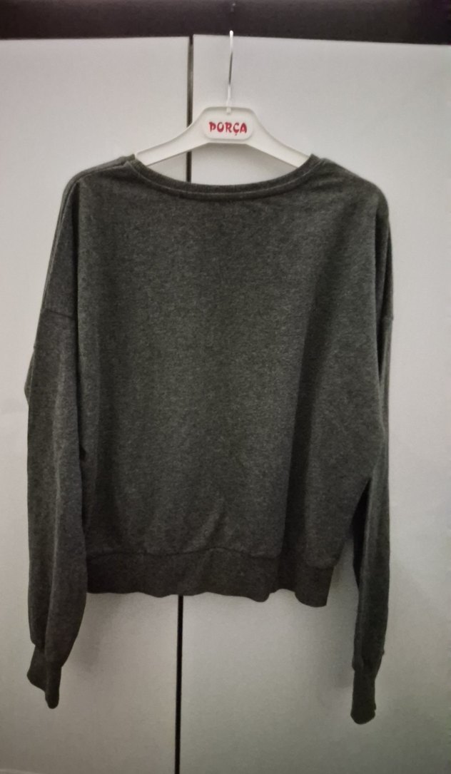 Crop Gri Baskılı Kadın Sweatshirt - Görsel 2