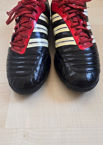 Adidas halısaha