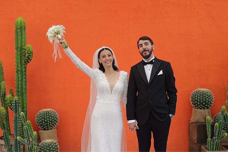 balık model uzun kollu işlemeli dantelli demonte gelinlik - Görsel 9