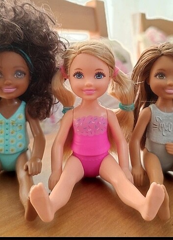 Üç adet orijinal minik barbie bebekleri