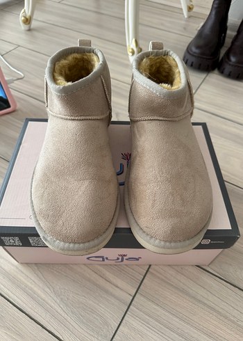 Bayan ugg bot