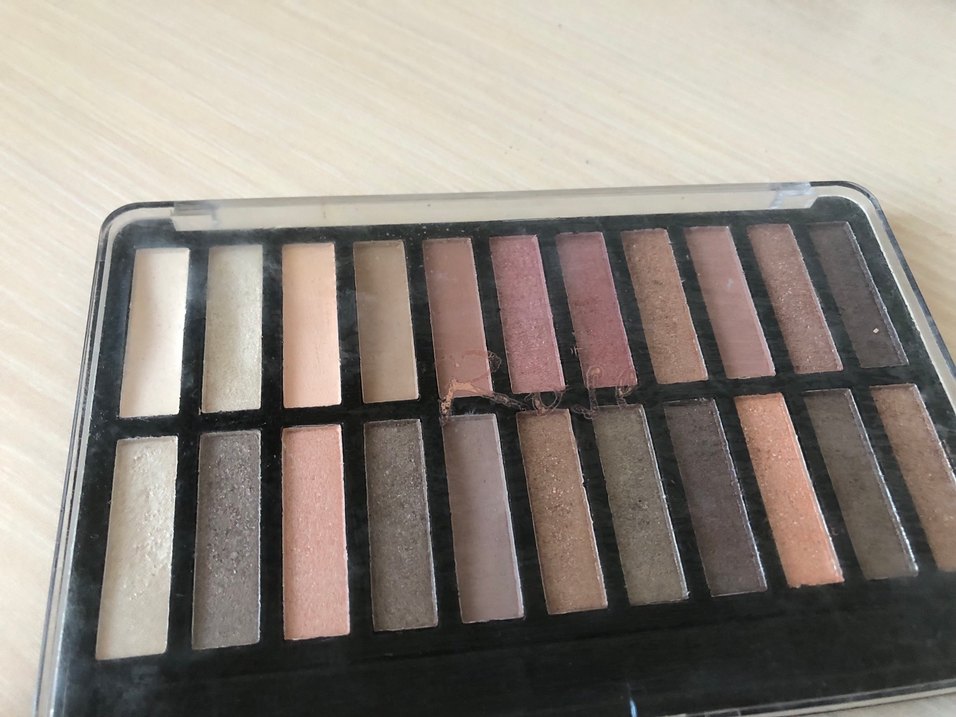 Bej Tonlarda Göz Farı Paleti - Görsel 2