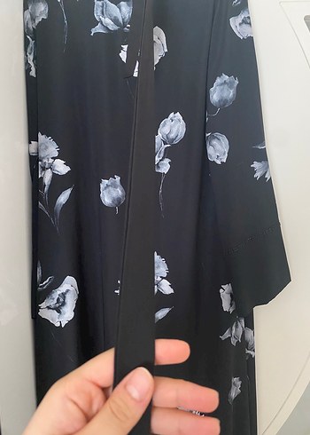 Siyah abaya çiçek desenli ipek tesettür abaya - Görsel 7