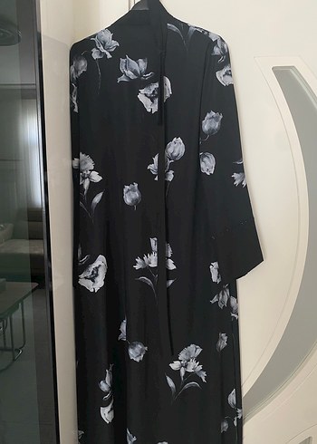 Siyah abaya çiçek desenli ipek tesettür abaya - Görsel 6