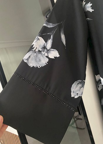 Siyah abaya çiçek desenli ipek tesettür abaya - Görsel 3
