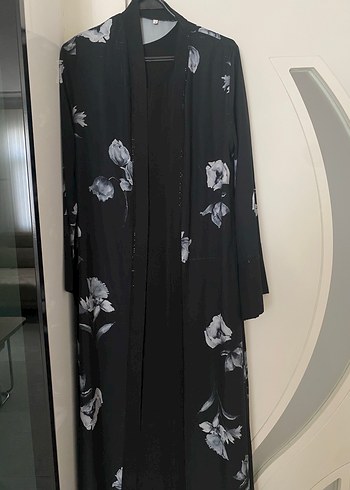 Siyah abaya çiçek desenli ipek tesettür abaya - Görsel 4