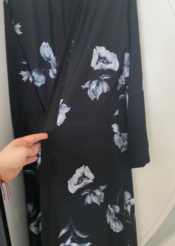 Siyah abaya çiçek desenli ipek tesettür abaya - Görsel 2