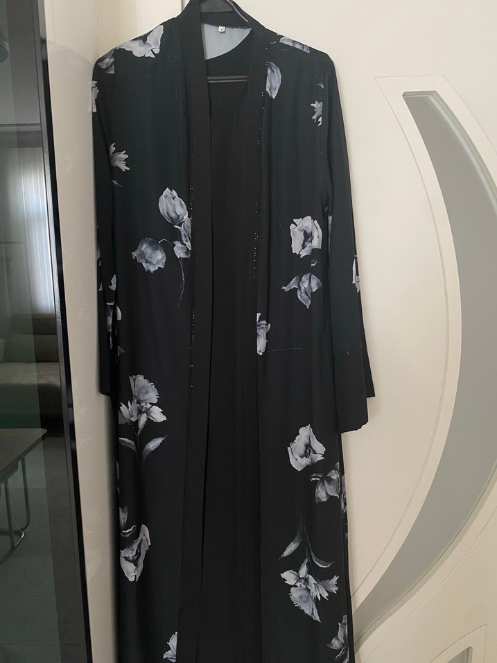 Siyah abaya çiçek desenli ipek tesettür abaya - Görsel 4
