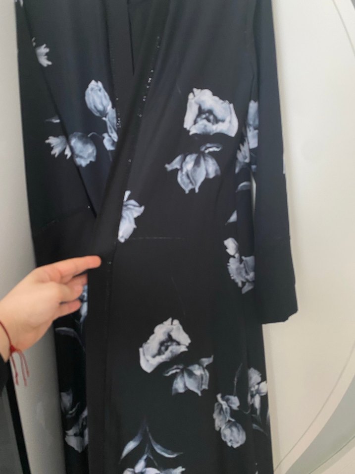 Siyah abaya çiçek desenli ipek tesettür abaya - Görsel 2