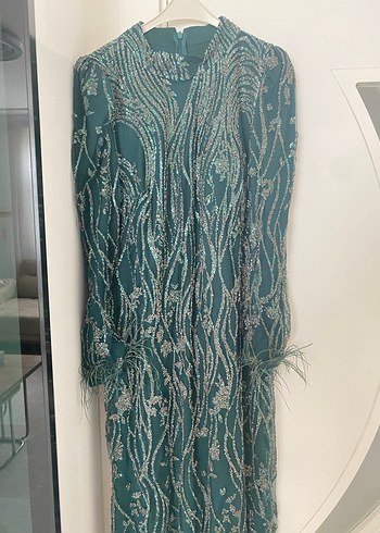 Hennin zümrüt yeşili tesettür şallı abiye - Görsel 8