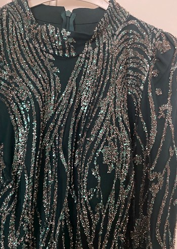 Hennin zümrüt yeşili tesettür şallı abiye - Görsel 5