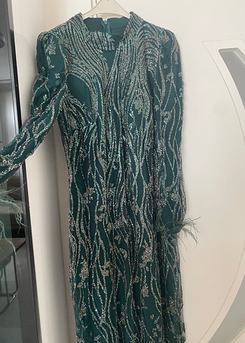 Hennin zümrüt yeşili tesettür şallı abiye - Görsel 7