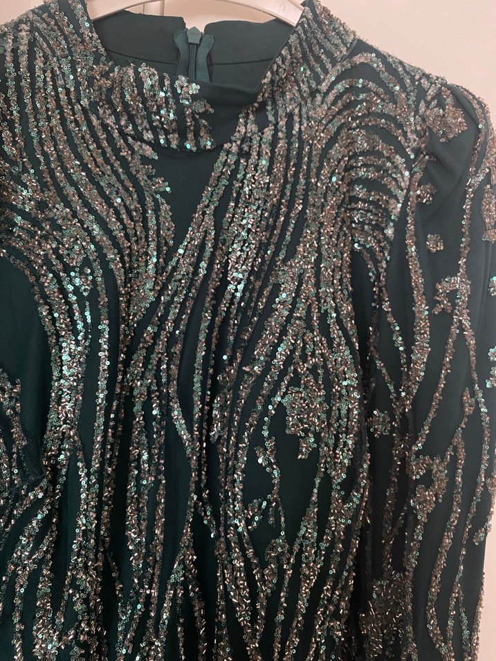 Hennin zümrüt yeşili tesettür şallı abiye - Görsel 5