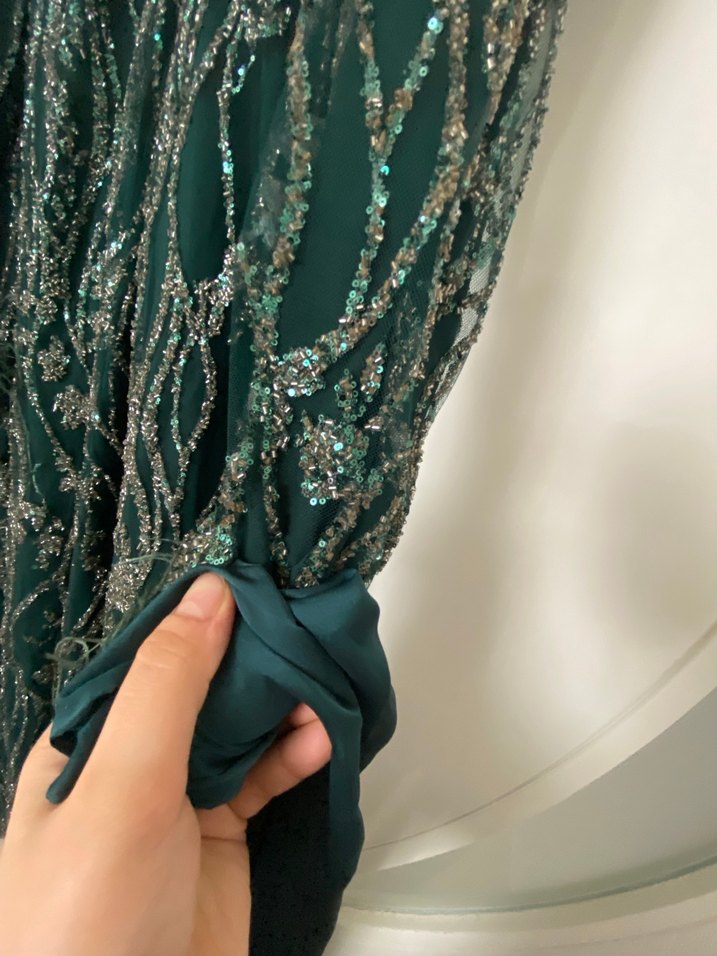 Hennin zümrüt yeşili tesettür şallı abiye - Görsel 4