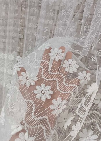 Kırık Beyaz Gül Nakışlı Perde - Görsel 2