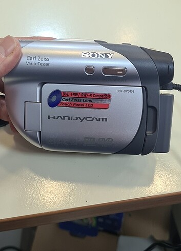 SONY CARL ZEISS HANYCAM 20x OPTICAL ZOOM