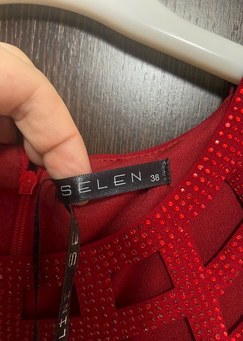 Kırmızı boncuk Detaylı Midi Elbise - Görsel 3