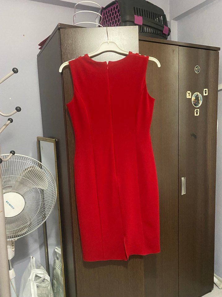 Kırmızı boncuk Detaylı Midi Elbise - Görsel 2