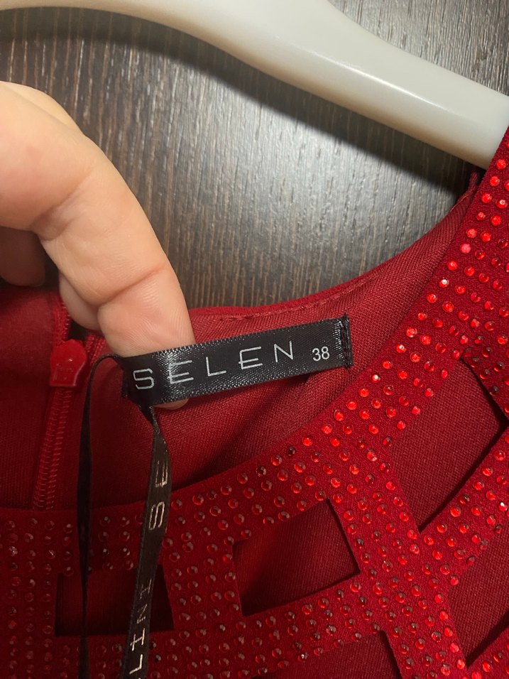 Kırmızı boncuk Detaylı Midi Elbise - Görsel 3