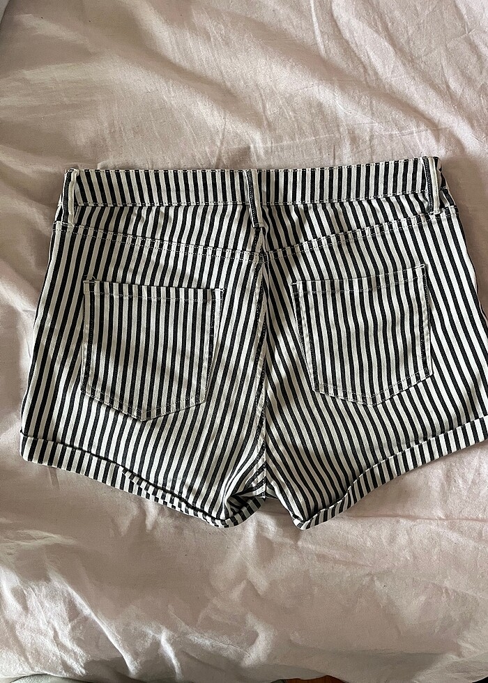 H&M çizgili şort - Görsel 2