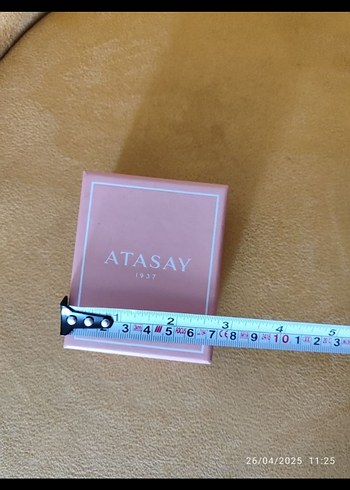 Beden pembe Renk atasay takı kutusu. 9 x 7 x 4 cm ölçülerde.