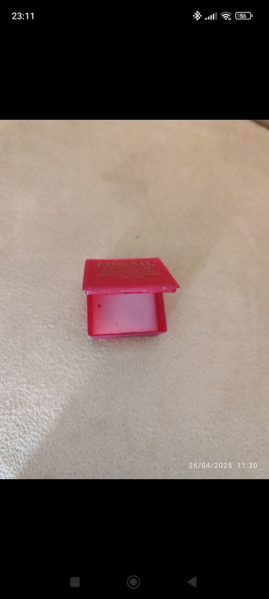 plastik altın kutusu. 4 x 4 cm ölçüde - Görsel 2