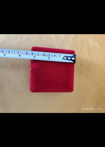 kırmızı kadife bilezik bileklik kutusu. 8 x 8 x 5 cm ölçülerde