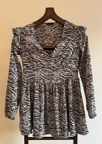 Zebra Desenli V Yakalı Umuz Detaylı Elbise - Görsel 3