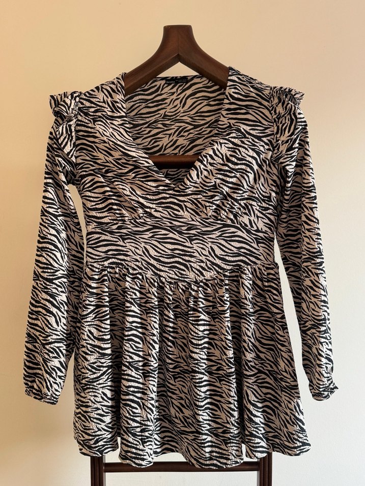 Zebra Desenli V Yakalı Umuz Detaylı Elbise - Görsel 3