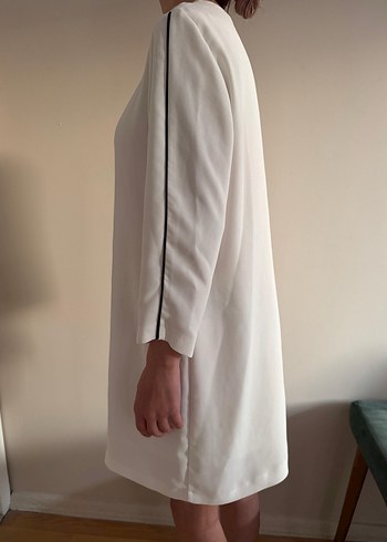 Beyaz Minimalist Midi Elbise - Görsel 3