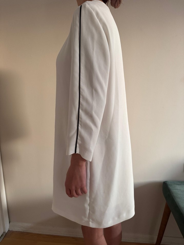 Beyaz Minimalist Midi Elbise - Görsel 3