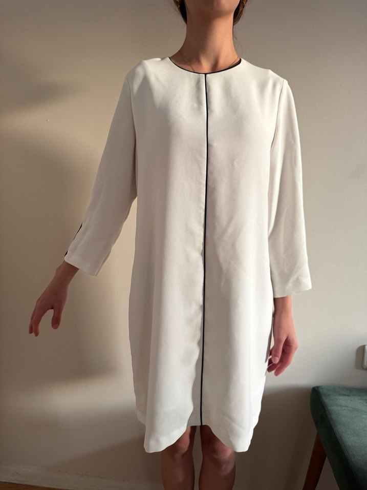 Beyaz Minimalist Midi Elbise - Görsel 4