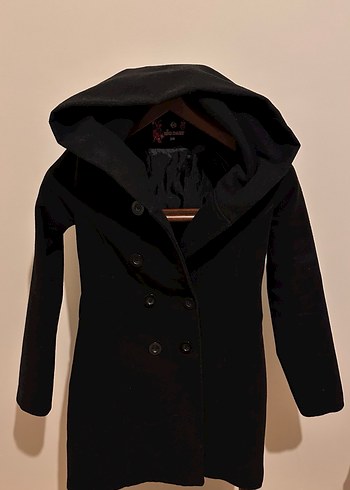 Siyah Kapüşonlu Kadın Kaban - Görsel 4