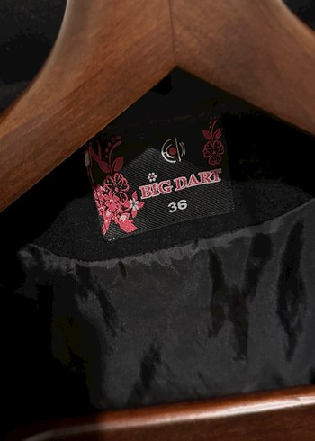 Siyah Kapüşonlu Kadın Kaban - Görsel 2