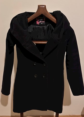 Siyah Kapüşonlu Kadın Kaban - Görsel 3