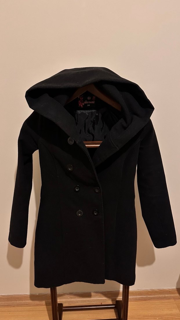 Siyah Kapüşonlu Kadın Kaban - Görsel 4