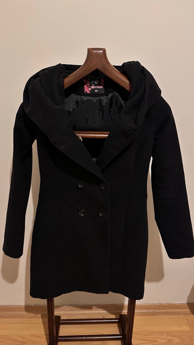 Siyah Kapüşonlu Kadın Kaban - Görsel 3