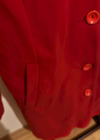 Kırmızı Düğmeli Kadın Kaban - Görsel 7