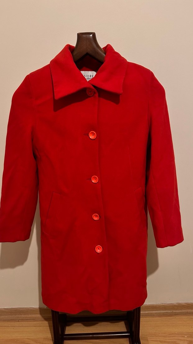 Kırmızı Düğmeli Kadın Kaban - Görsel 3