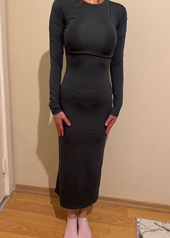 Siyah Uzun Kollu Uzun Elbise - Görsel 10