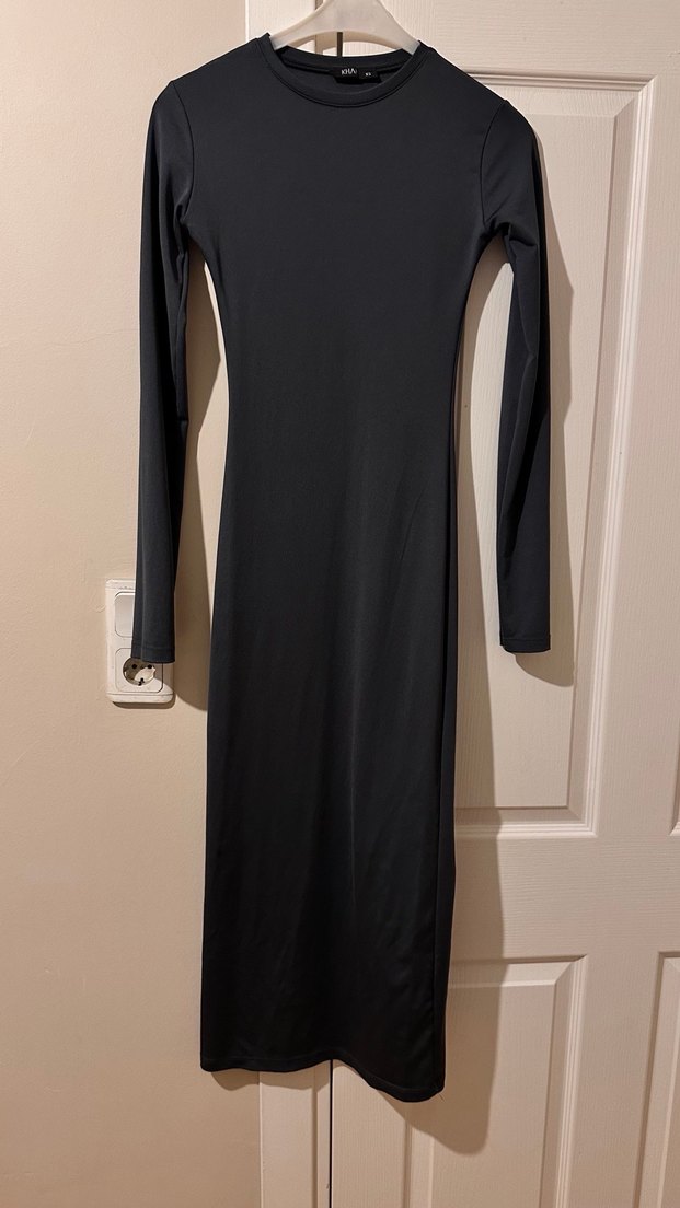 Siyah Uzun Kollu Uzun Elbise - Görsel 4