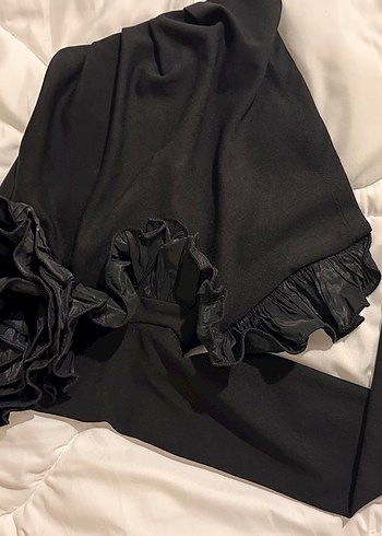 Fırfırlı Gül Desenli Siyah Straplez Bluz - Görsel 7