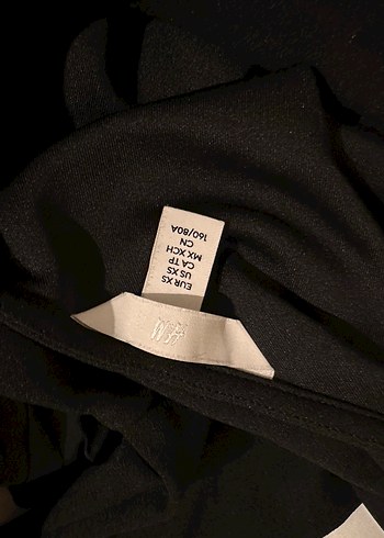 Fırfırlı Gül Desenli Siyah Straplez Bluz - Görsel 3